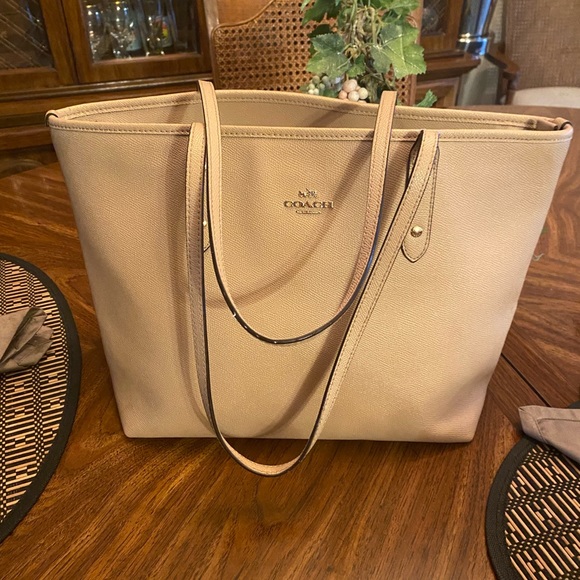 Coach Handbags - Authentic Coach   F 57552   Bag 💞. .